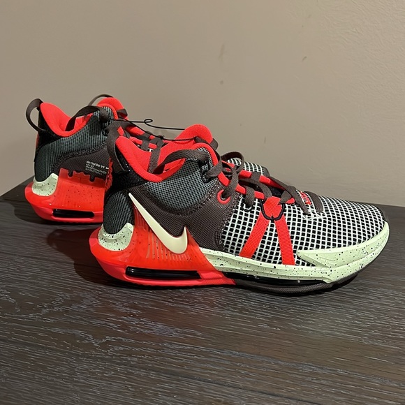 Lebron Witness VII, NWOT - Picture 4 of 6